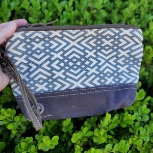 Myra Pouch Wristlet